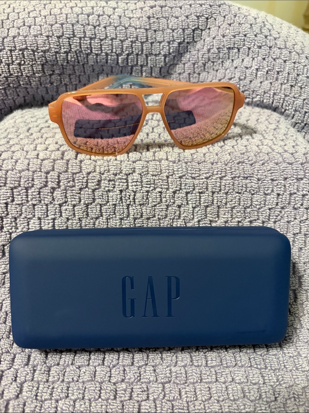 Gap blush sunglasses with pink mirror lenses new never worn
